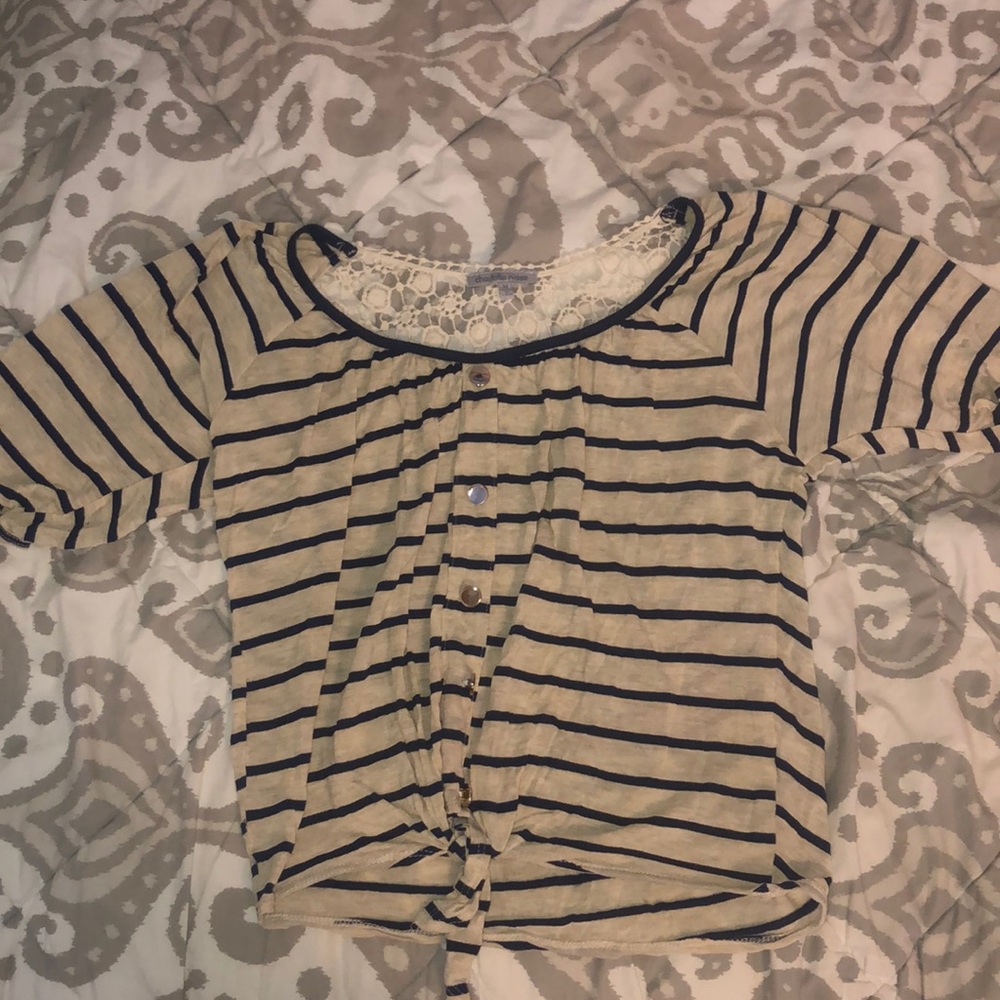 Stripped shirt with lace back
